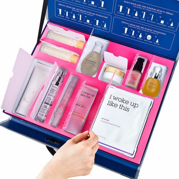 SOLD The Case Full Of Seoul Best Of Korean Skincar - Picture 2 of 3